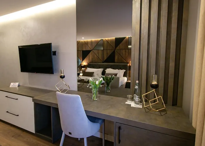 Sokrati Hotell Selitë e Vogël